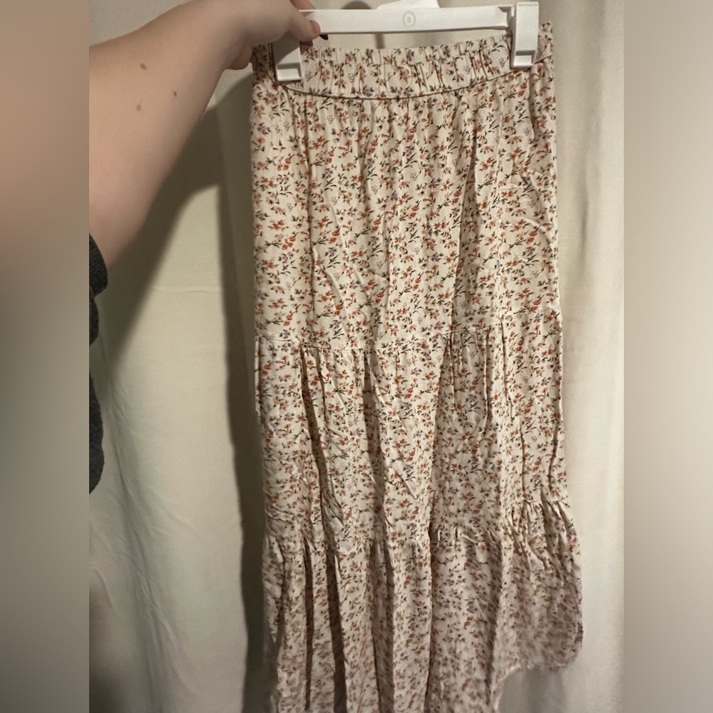 American Eagle Cream Skirt (s)